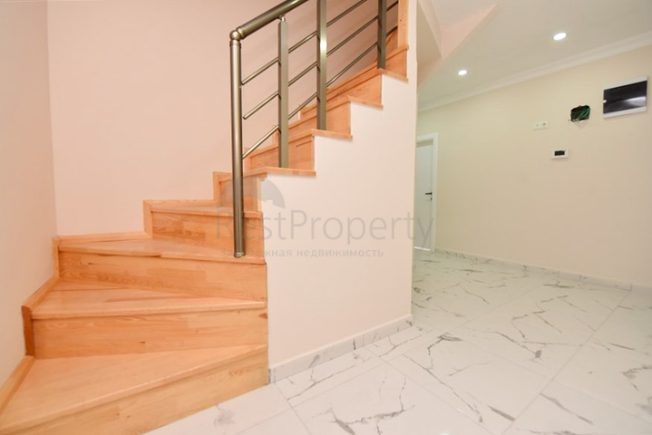 Spacious penthouse with sea view in the center of Alanya