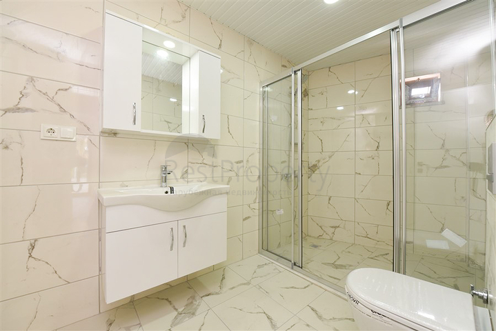 Spacious penthouse with sea view in the center of Alanya