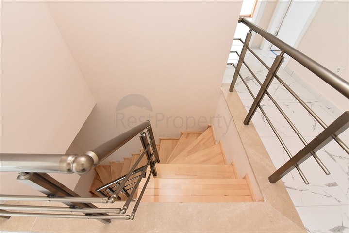 Spacious penthouse with sea view in the center of Alanya