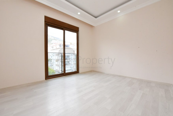 Spacious penthouse with sea view in the center of Alanya