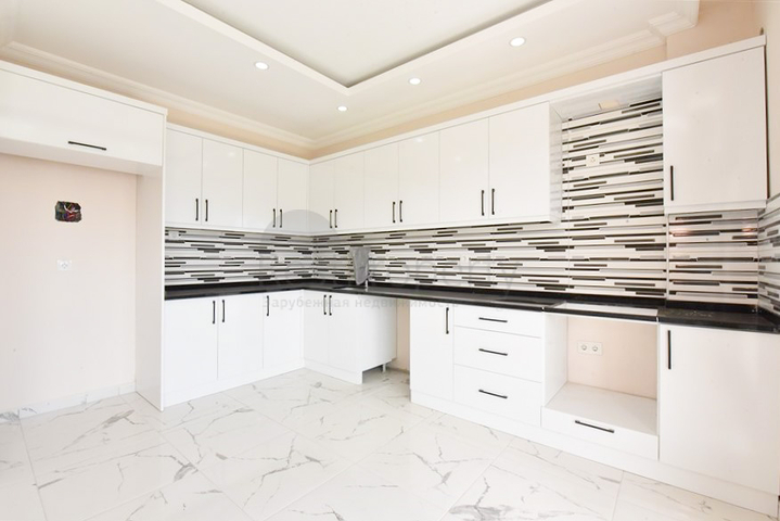 Spacious penthouse with sea view in the center of Alanya