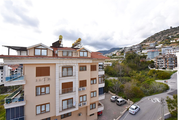 Spacious penthouse with sea view in the center of Alanya