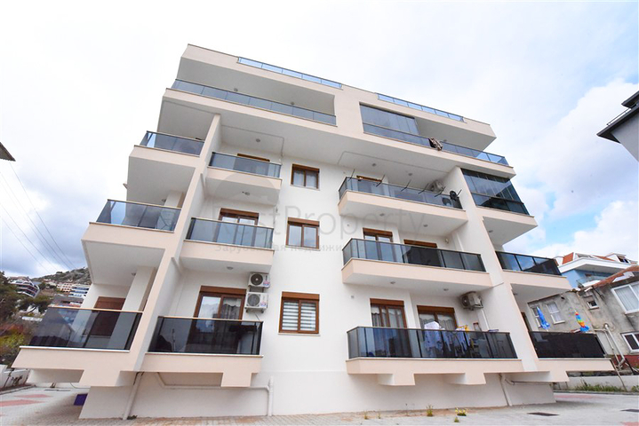 Spacious penthouse with sea view in the center of Alanya