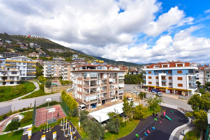 Spacious penthouse with sea view in the center of Alanya