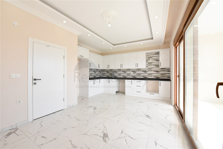 Spacious penthouse with sea view in the center of Alanya