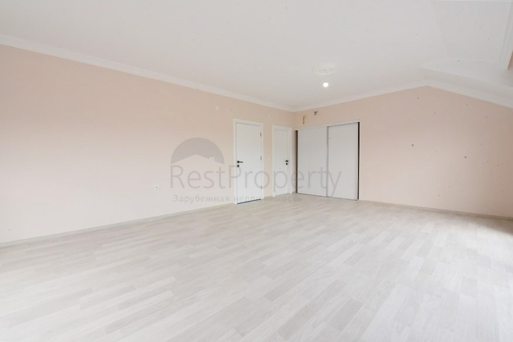 Spacious penthouse with sea view in the center of Alanya