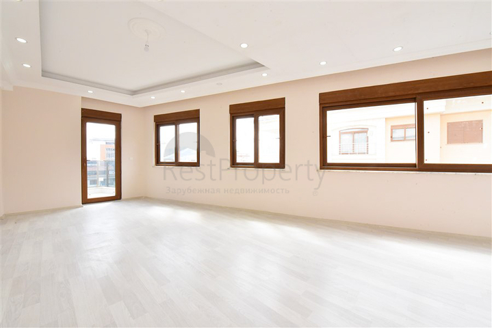 Spacious penthouse with sea view in the center of Alanya