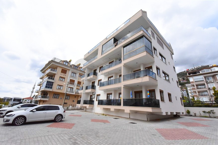 Spacious penthouse with sea view in the center of Alanya