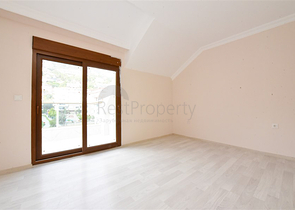 Spacious penthouse with sea view in the center of Alanya