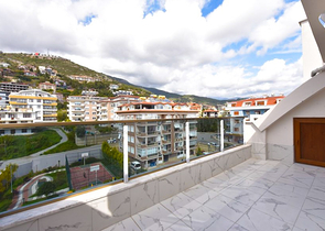 Spacious penthouse with sea view in the center of Alanya