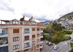 Spacious penthouse with sea view in the center of Alanya