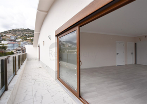 Spacious penthouse with sea view in the center of Alanya