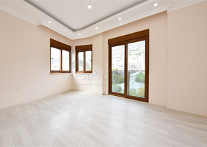 Spacious penthouse with sea view in the center of Alanya