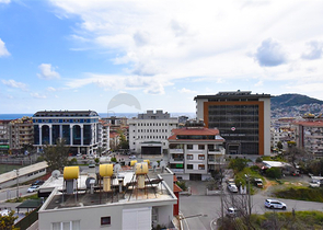 Spacious penthouse with sea view in the center of Alanya