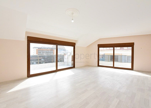 Spacious penthouse with sea view in the center of Alanya