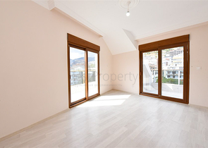 Spacious penthouse with sea view in the center of Alanya