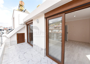Spacious penthouse with sea view in the center of Alanya
