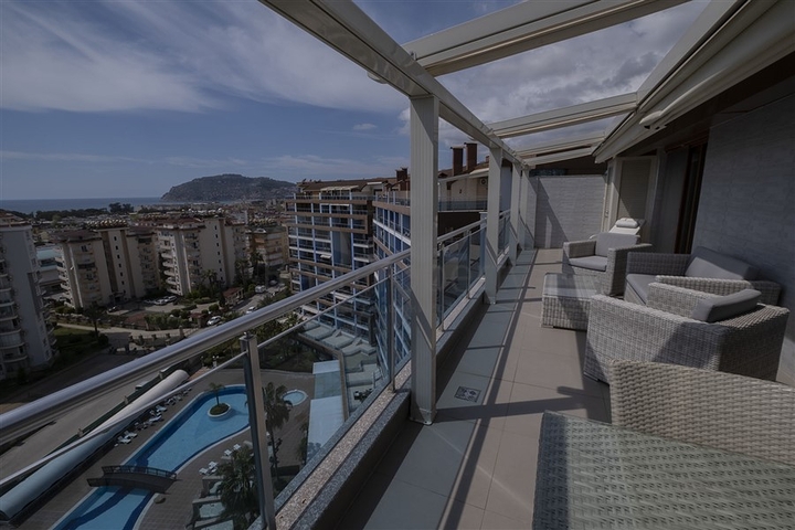 3+1 penthouse with sea view in Cikcilli area