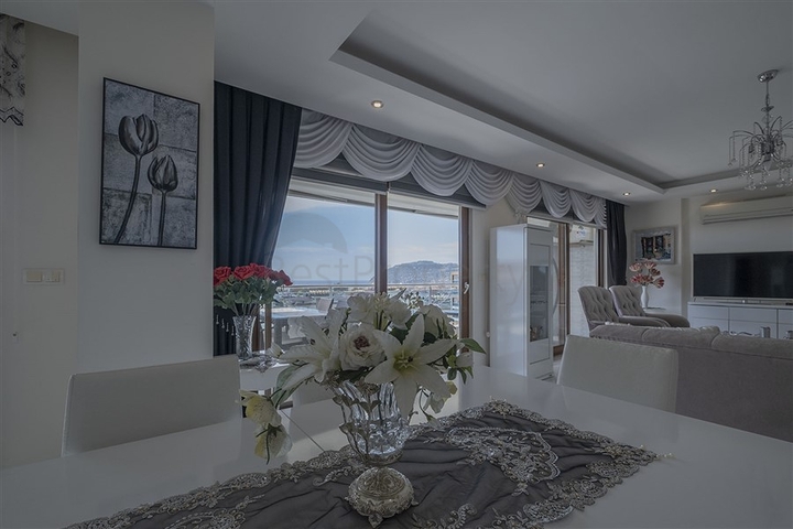 3+1 penthouse with sea view in Cikcilli area