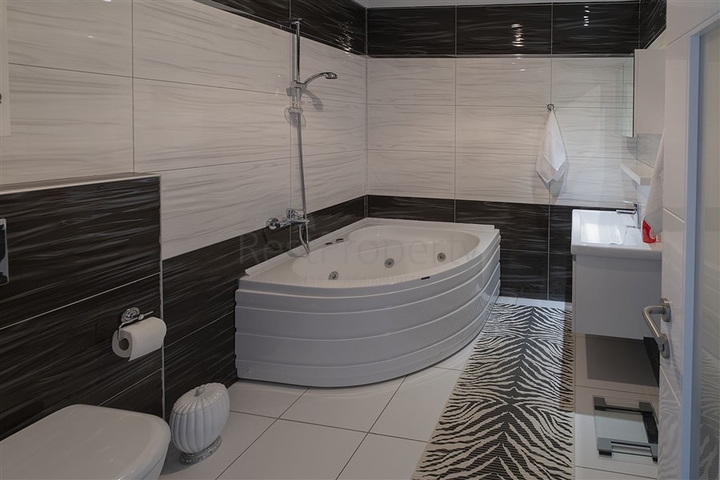 3+1 penthouse with sea view in Cikcilli area