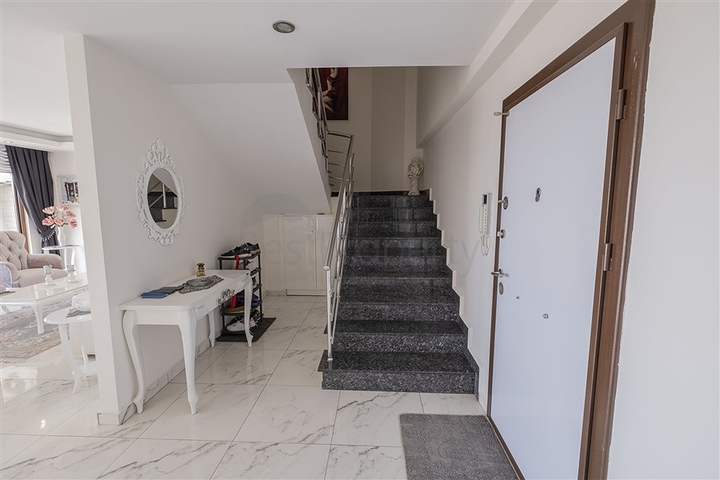 3+1 penthouse with sea view in Cikcilli area