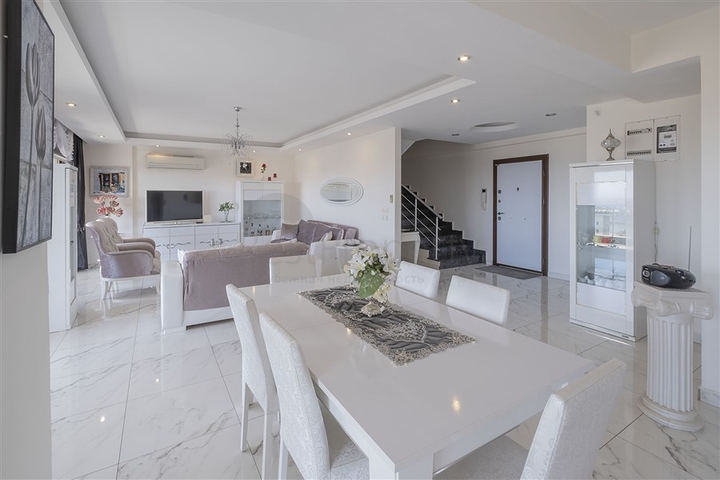 3+1 penthouse with sea view in Cikcilli area