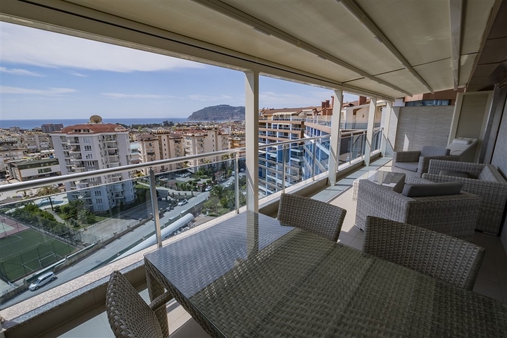 3+1 penthouse with sea view in Cikcilli area