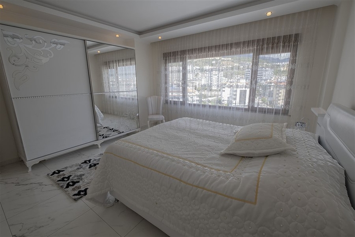 3+1 penthouse with sea view in Cikcilli area