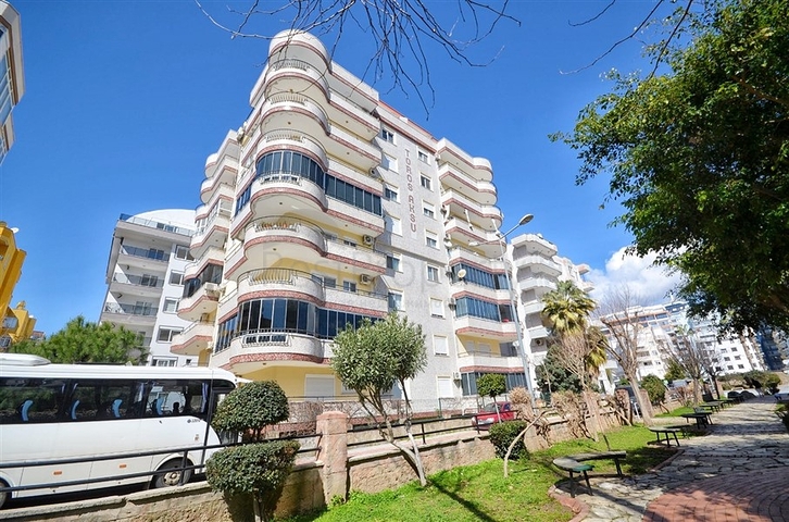 4+1 penthouse in a complex with minimal infrastructure in the Mahmutlar area