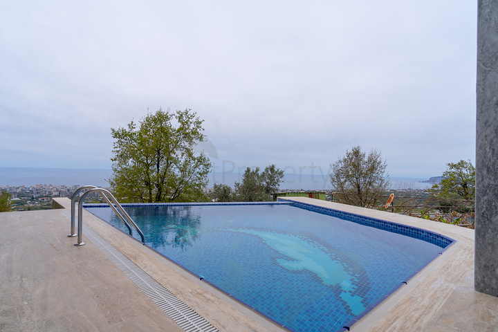 4+1 villa in Mahmutlar area 