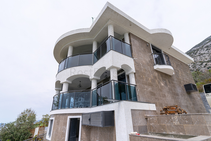 4+1 villa in Mahmutlar area 