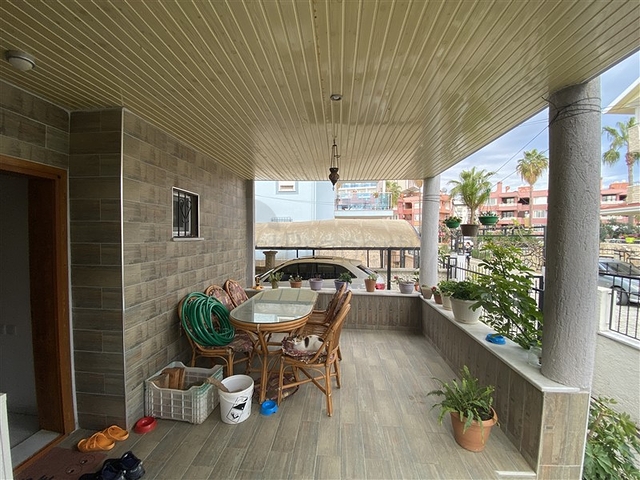 Spacious 3+1 villa 250m from the sea in Konakli district