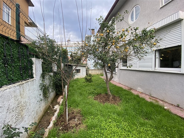 Spacious 3+1 villa 250m from the sea in Konakli district