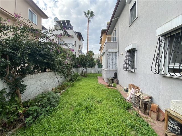 Spacious 3+1 villa 250m from the sea in Konakli district