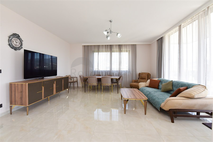 2+1 apartment with storage room in Mahmutlar district