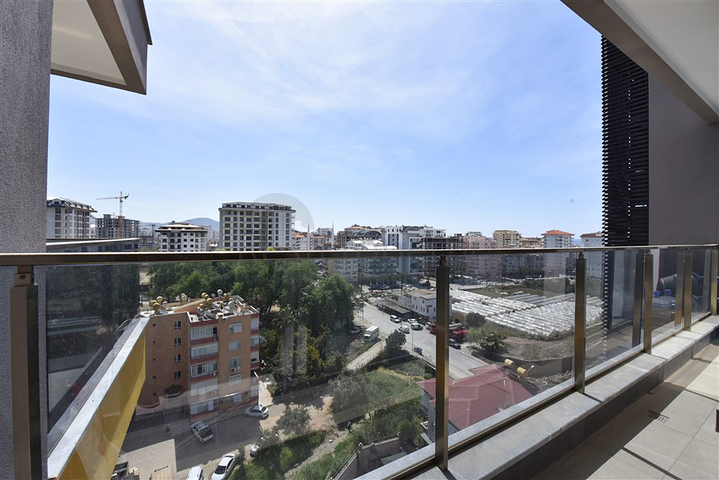 2+1 apartment with storage room in Mahmutlar district