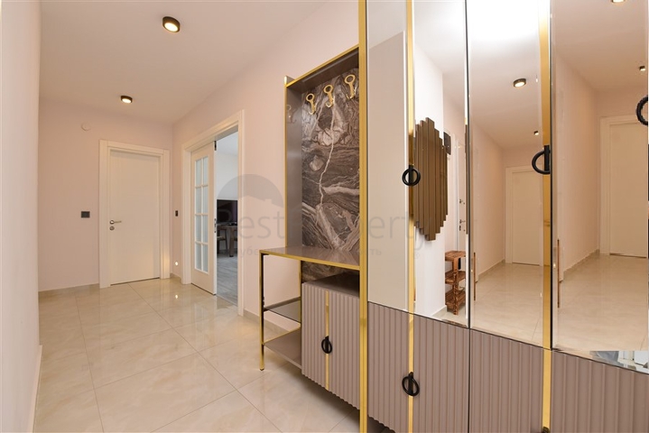 2+1 apartment with storage room in Mahmutlar district