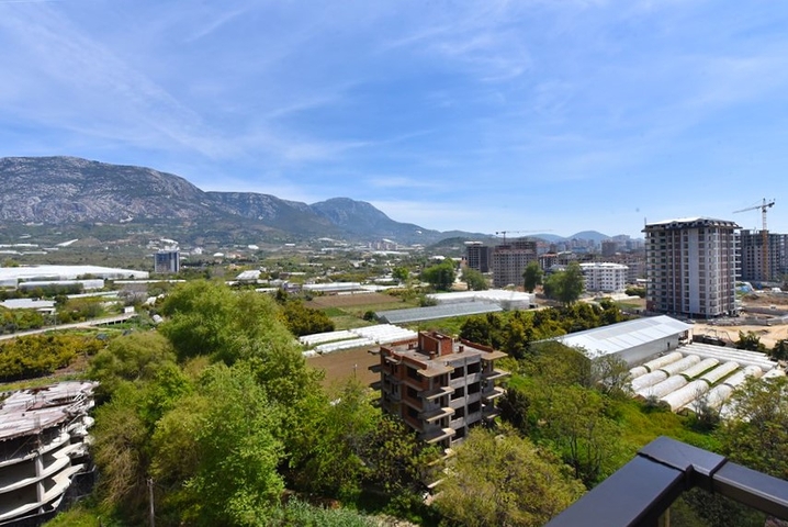 2+1 apartment with storage room in Mahmutlar district