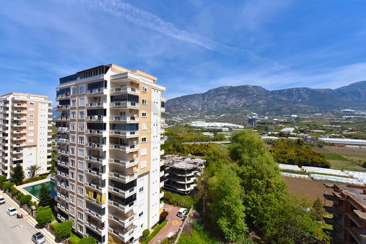 2+1 apartment with storage room in Mahmutlar district