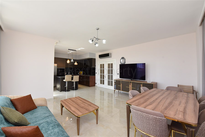 2+1 apartment with storage room in Mahmutlar district