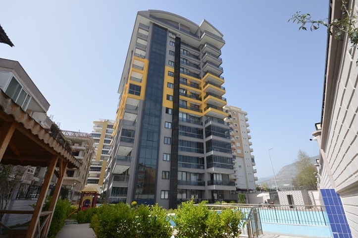 2+1 apartment with storage room in Mahmutlar district