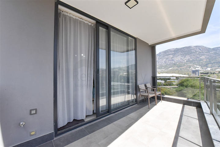 2+1 apartment with storage room in Mahmutlar district