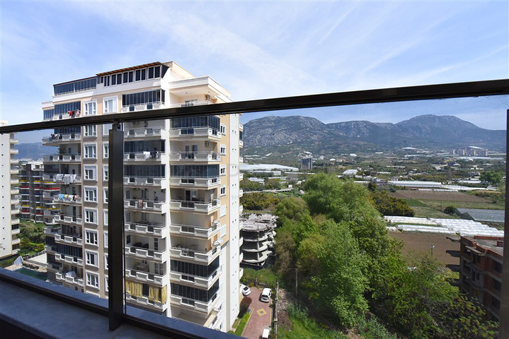 2+1 apartment with storage room in Mahmutlar district