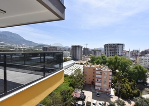 2+1 apartment with storage room in Mahmutlar district