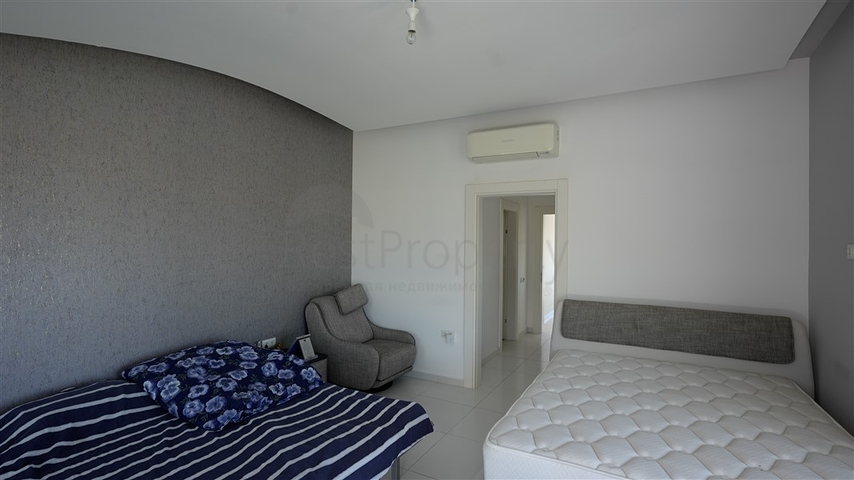 3+1 penthouse with its own rooftop pool in Kargicak district