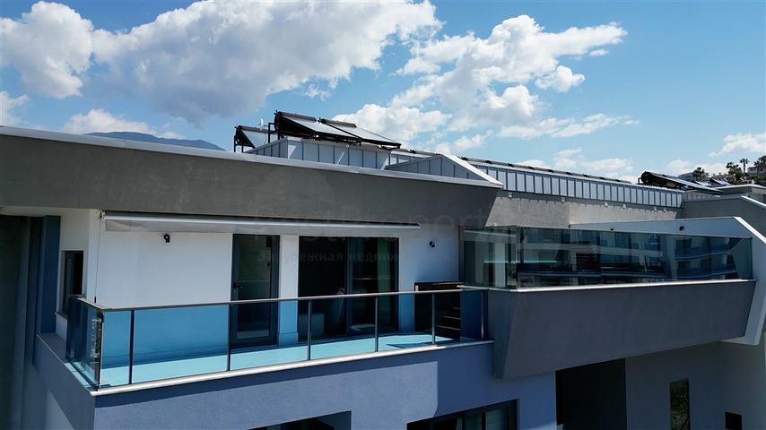 3+1 penthouse with its own rooftop pool in Kargicak district