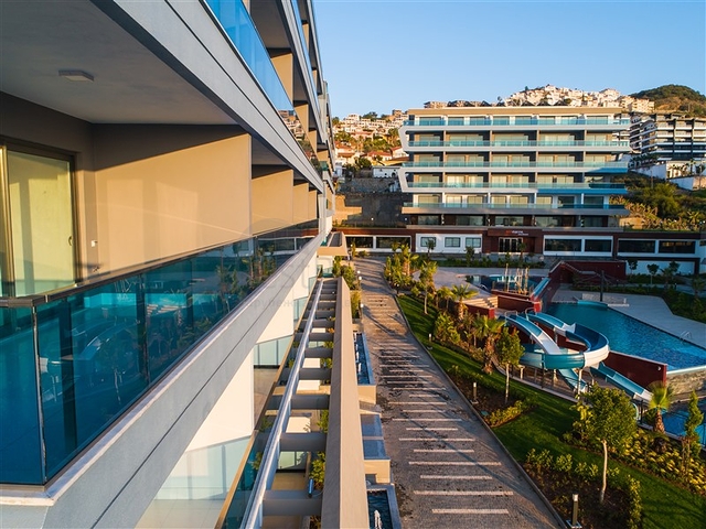 3+1 penthouse with its own rooftop pool in Kargicak district