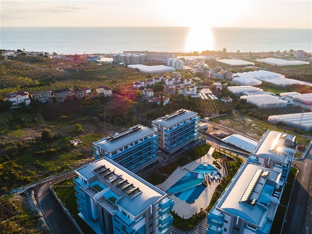 3+1 penthouse with its own rooftop pool in Kargicak district