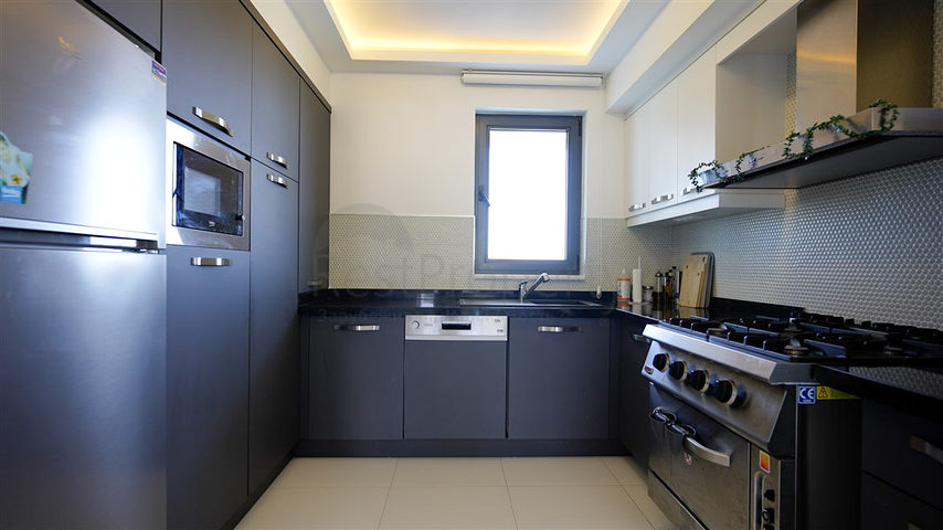 3+1 penthouse with its own rooftop pool in Kargicak district