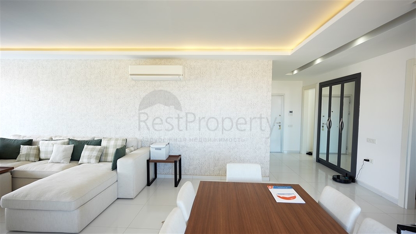 3+1 penthouse with its own rooftop pool in Kargicak district